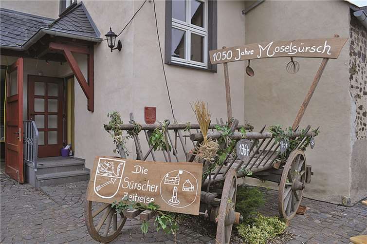 Auch der Leiterwagen vom Karnevalsumzug in Lehmen war wieder mit dabei. privat