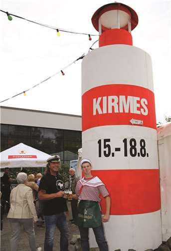 Auch der Leuchtturm und die Matrosen symbolisierten das Motto der von Musikkapelle und Feuerwehr gestalteten Kirmes.