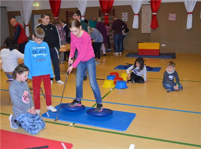 Auch der Nachwuchs kam beim Minigolf plus auf seine Kosten.Fotos: AB