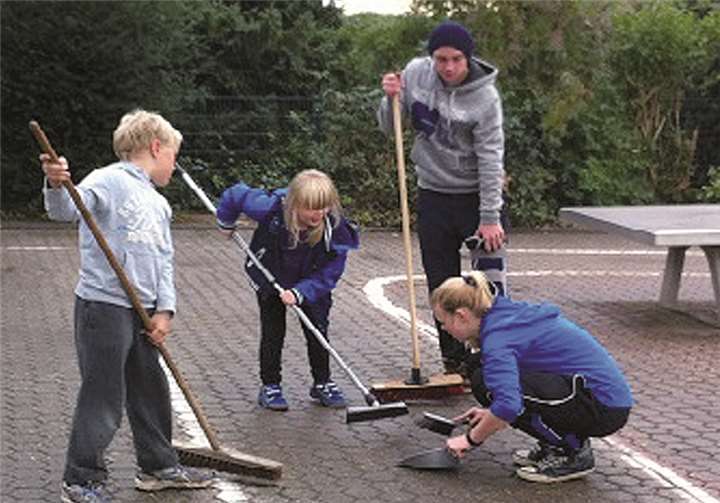 Auch der Nachwuchs packte tatkräftig mit an. privat