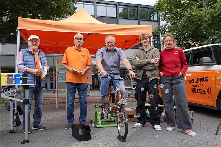 Auch der Neuwieder Oberbürgermeister Jan Einig war mit von der Partie.  Foto: Irmgard Hammes