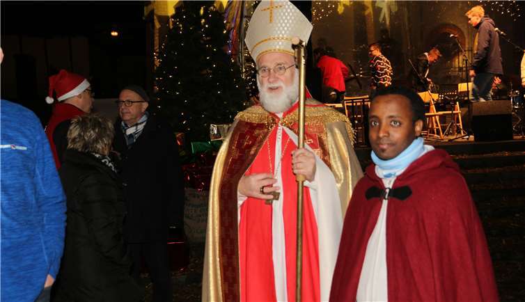 Auch der Nikolaus besuchte den Markt.