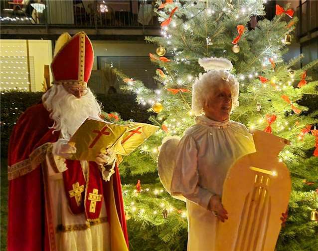 Auch der Nikolaus und sein Engelchen kamen vorbei. Foto: privat