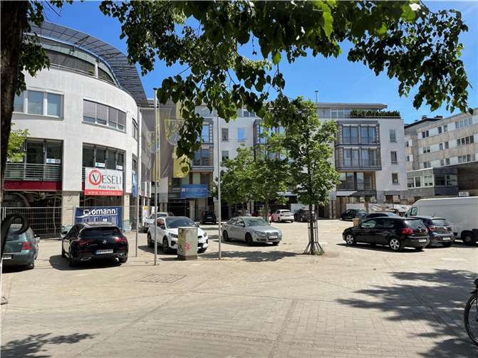 Auch der Platz an der Linde wird gesperrt.  Foto: ROB