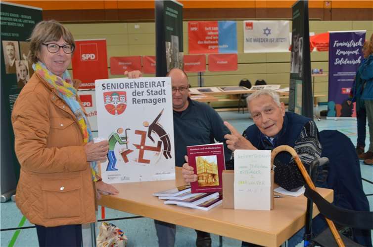 Musik, Poesie und viele Informationen in der Rheinhalle Auch der Seniorenbeirat der Stadt Remagen präsentierte sich.