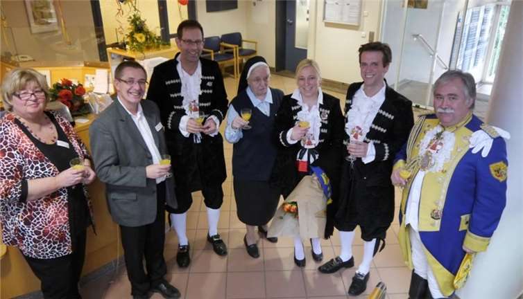 Auch der Sinziger Hofstaat stattete seinen kranken Bürgern einen Besuch ab.