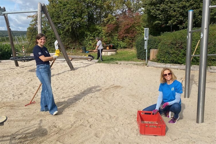 Deutsche Bank unterstützt Hemmessener Hütte im Ahrtal mit Social Day
