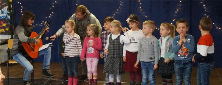 Auch der Urmitzer Kindergarten beteiligte sich mit musikalischen Darbietungen an der Programmgestaltung. JS