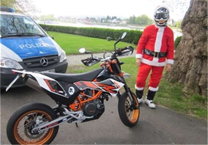 Auch der Weihnachtsmann wurde von der Polizei kontrolliert. PI Linz
