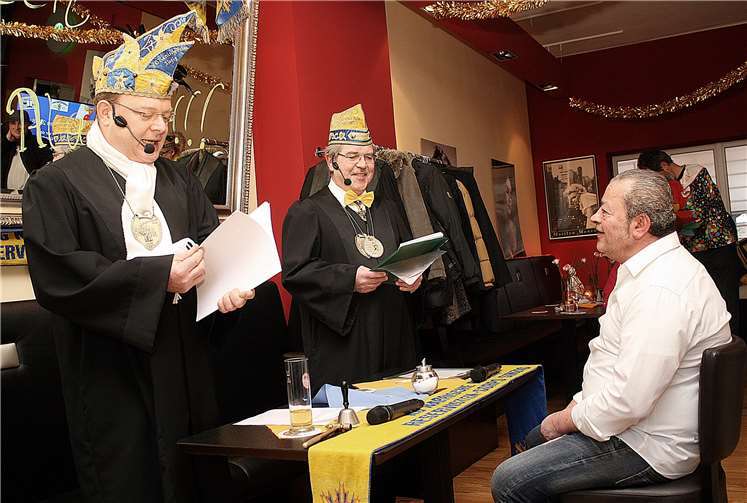 Auch der Wirt der Osteria stellte sich dem Narrengericht.