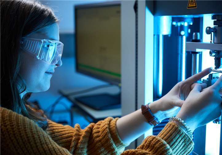 Auch der am WesterWaldCampus angebotene Studiengang Werkstofftechnik Glas und Keramik wird am ALP-Studieninfotag vorgestellt. Foto: Hochschule Koblenz/Gloger