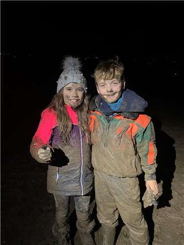 Auch der durch die unbeständige Witterung der Vortage matschige Boden wurde in vollen Zügen genossen.
