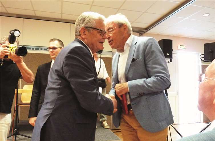 Auch der ehemalige Finanzminister von Rheinland-Pfalz und Vorsitzende des Fördervereins „Freunde der Benediktinerabtei Maria Laach“, Gernot Mittler, begrüßte Joachim Gauck im Laacher Forum.