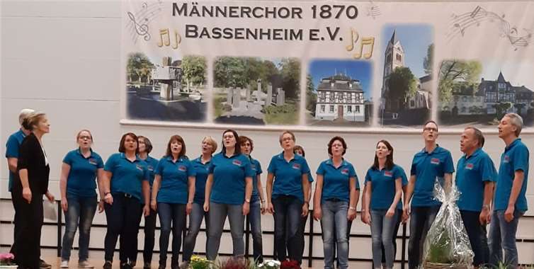 Auch der gemischte Chor Chorussal aus Flammersfeld steht unter Leitung von Ute Lingerhand.