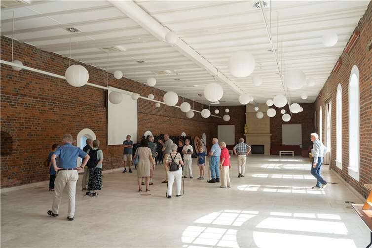 Auch der große Festsaal wurde besichtigt.