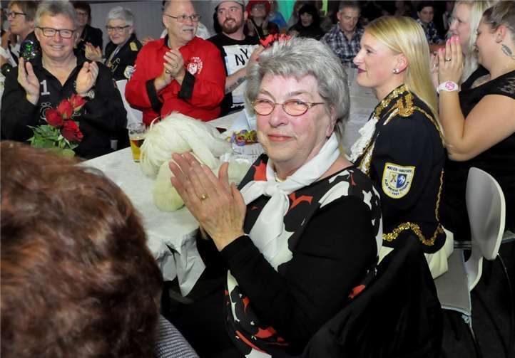 Auch des Prinzen Mama freute sich riesig für und mit ihrem Sohn.