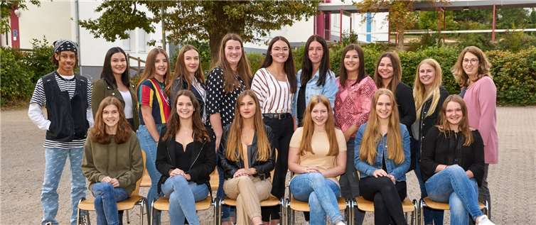 Auch die 12b verabschiedete sich mit einem lachenden und einem weinenden Auge von der FOS.