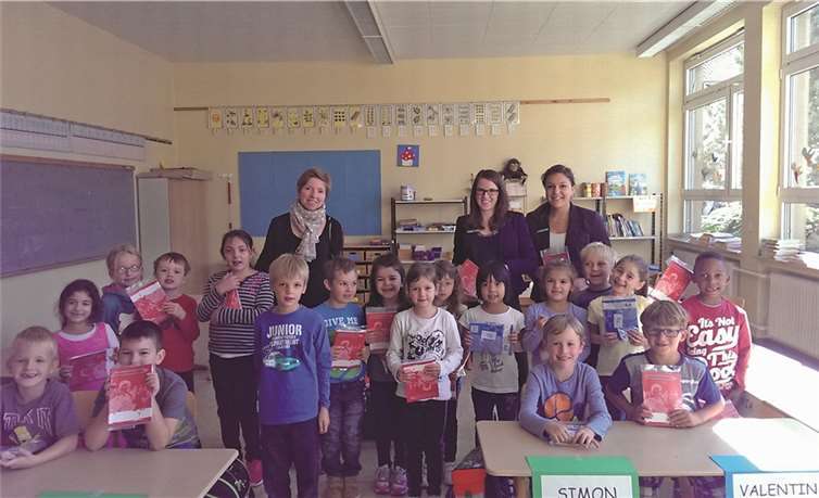 Auch die 1b der Grundschule Bad Neuenahr zeigte stolz ihre Hefte.