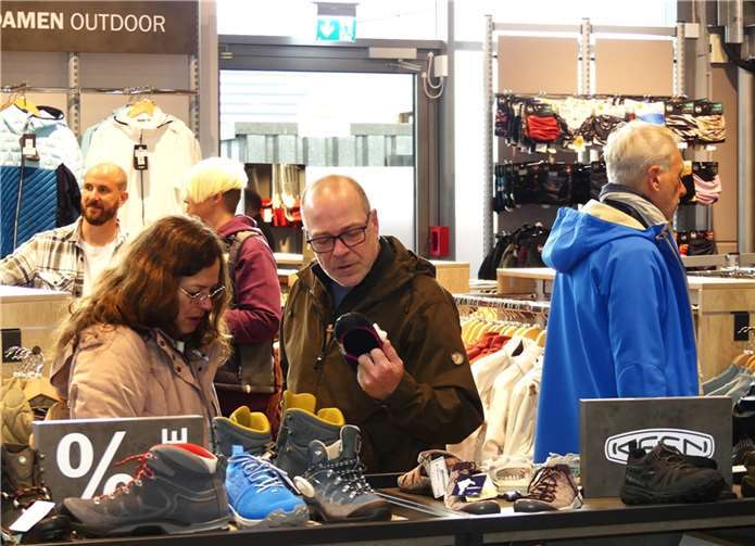 Auch die Angebotsvielfalt in der Abteilung für Campingzubehör sowie in der für Outdoor-Bekleidung stieß auf ein großes Besucherinteresse.