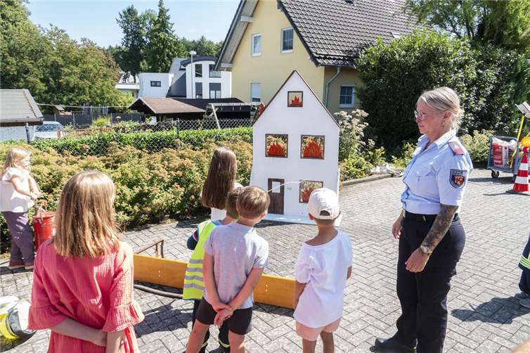Auch die Bambinifeuerwehr übte das Löschen. 