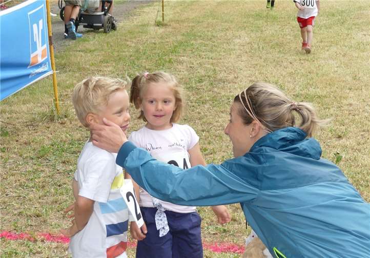 Auch die Bambinis waren auf ihrer300 m-Laufstrecke schon mit viel Spaß und Engagement bei der Sache.