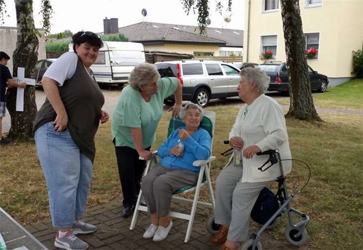 Auch die Bewohner des Seniorenheims St. Klara nutzen die Fläche gern zu Erholung und Begegnung.
