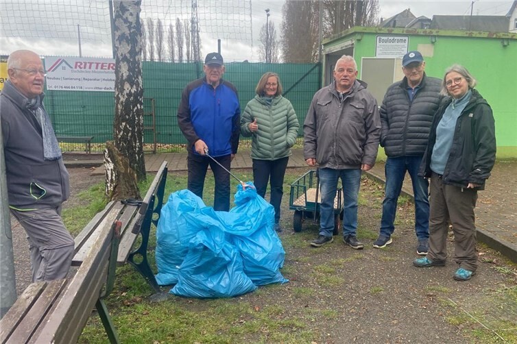 Auch die Boule-Abteilung, geleitet von Carmen und Peter Buchner sowie Deddy und Claudia Busch, unterstützte die Aktion tatkräftig und leistete einen wichtigen Beitrag zum Gelingen der Reinigungsmaßnahmen.