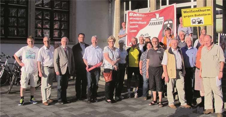 Auch die Bürgerinitiative gegen Bahnlärm „WIR in der VG Weißenthurm e.V.“ beteiligte sich wieder an der 20. Dienstags-Demonstration in Neuwied. privat