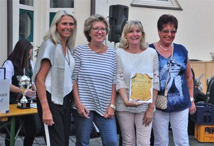 Auch die Damen konnten einen Preis mit nach Hause nehmen.