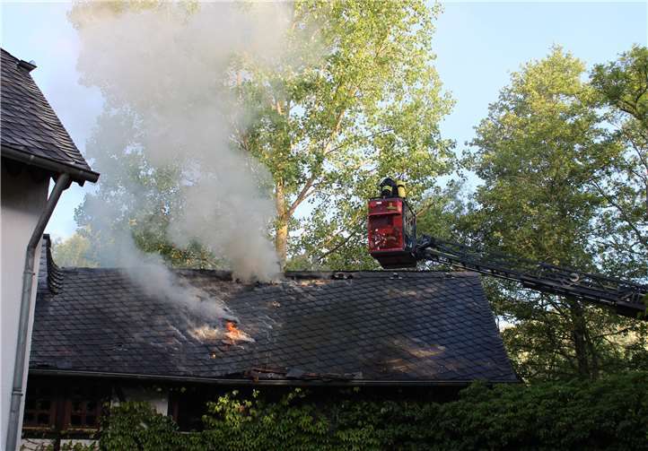 Auch die Drehleiter kam zum Einsatz.