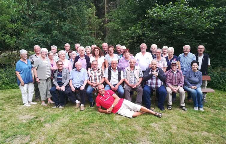 Auch die Ehefrauen waren beim Grillfest der Alterskameraden eingeladen.privat