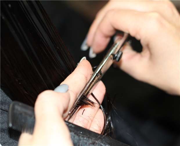 Auch die Einhaltung des Mindestlohns in Friseursalons wurde durch die Einsatzkräfte des Hauptzollamts Koblenz kontrolliert. Symbolbild: Jo_Johnston / Pixabay