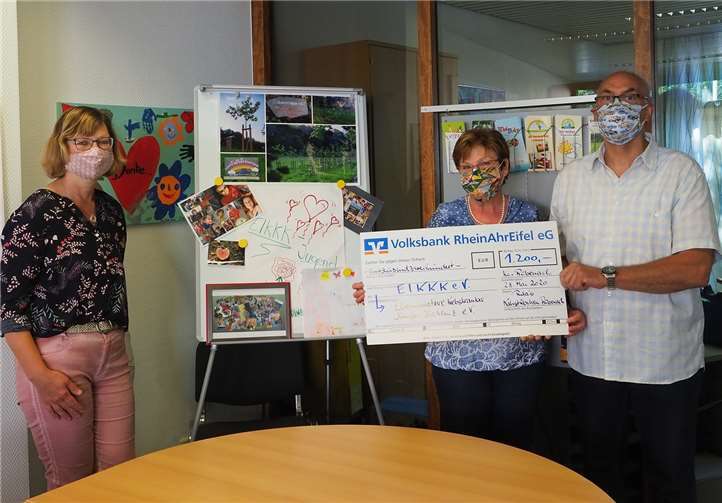 Auch die Elterninitiative krebskranker Kinder Koblenz bekam einen Spendenscheck überreicht.