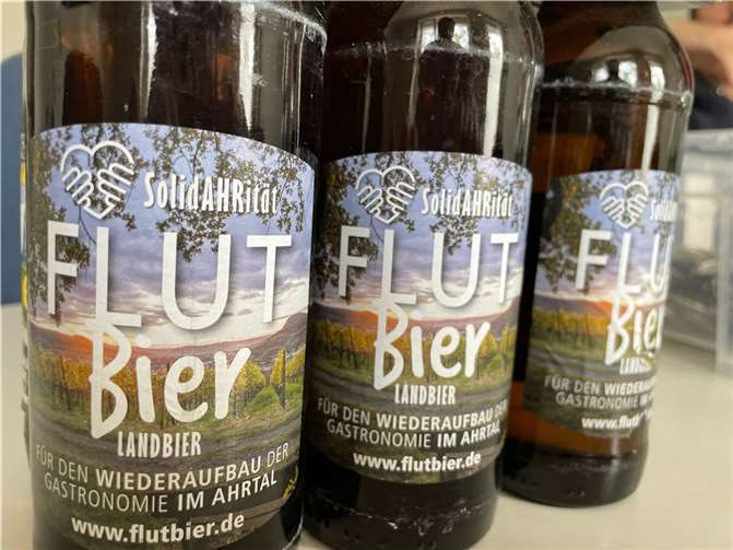 Flutbier soll Gastronomen im Ahrtal helfen Auch die Etiketten stimmen auf das Ahrtal ein. Foto: ROB