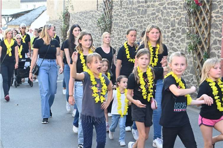 Auch die „Ewig jungen Möhnen“ trugen zum Erfolg der Kirmes bei.