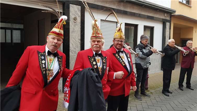 Auch die Ex-Prinzen der MKG nahmen am Sessions-Auftakt in Mülheim-Kärlich teil.