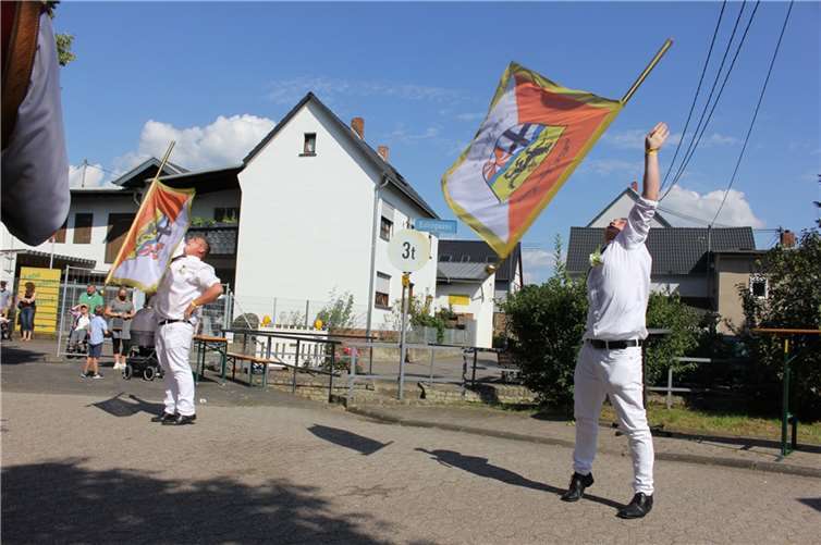 Auch die Fändelschwenker des Vereins präsentierten den Kirmesgästen ihr Können.