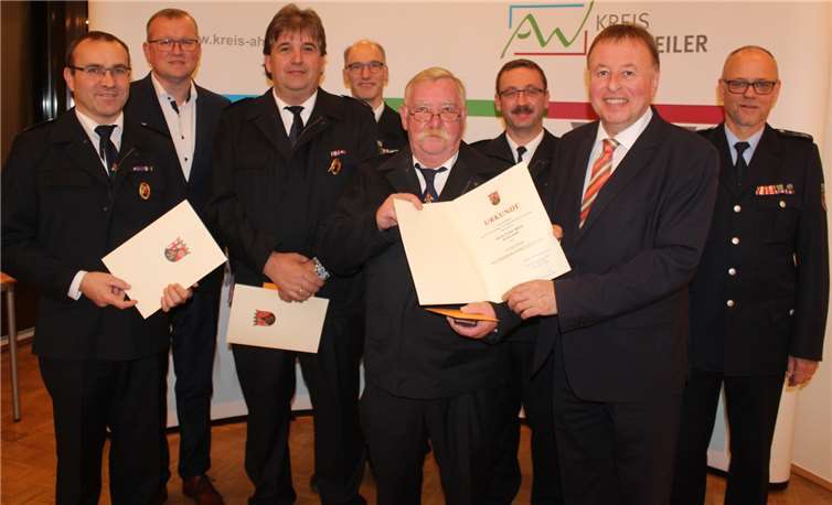 Auch die Gemeinde Grafschaft stellt fünf der mit dem Goldenen Feuerwehr-Ehrenzeichen gewürdigten Feuerwehrmänner.