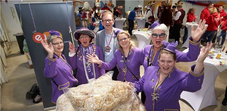 Auch die Gülser Seemöwen e.V. freuen sich über das Wurfmaterial.