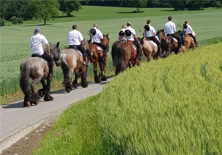 Auch die Heddesdorfer Pfingstreiter werden von der Krise gebeutelt. Und als Verein ohne anerkannte Gemeinnützigkeit müssen sie alle Kosten selber tragen. Foto: Privat