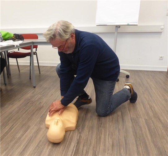 Auch die Herzdruckmassage wurde geübt.