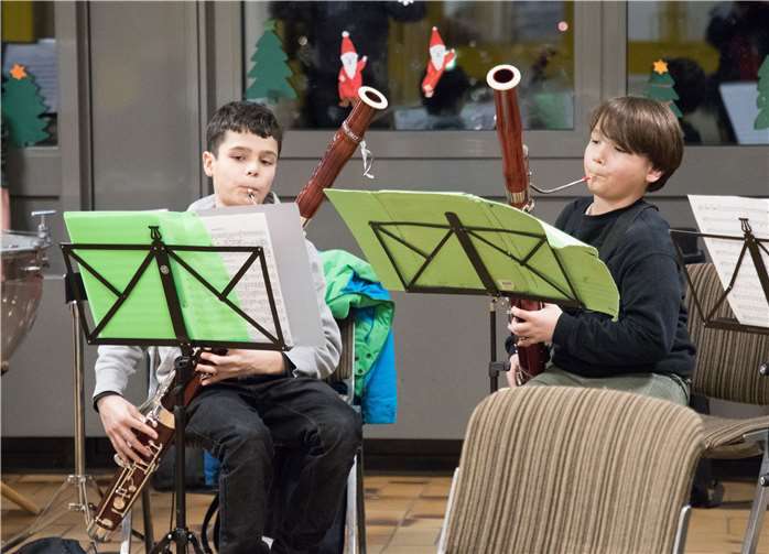 Auch die Jüngsten sind bei den Proben konzentriert dabei.