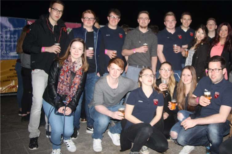 Auch die Jugendlichen aus den umliegenden Orten folgten gern der Einladung der Puderbacher Dorfjugend zur 80er-Jahre-Party. UP