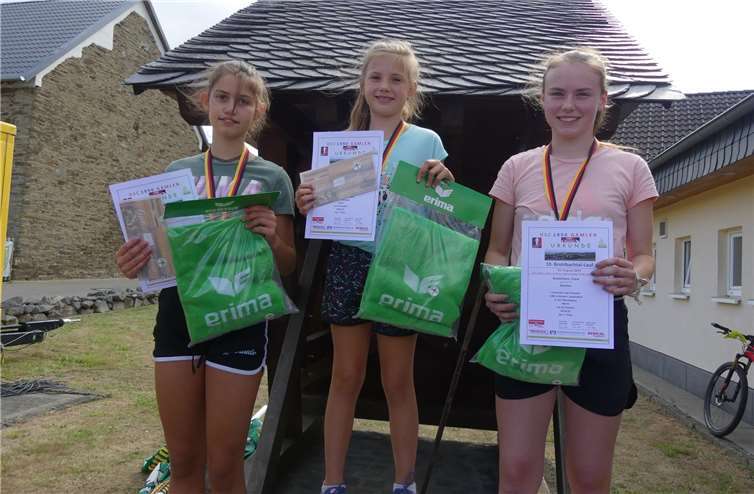 Auch die Jugendlichen stellten beim 1000 Meter-Lauf strahlende Läuferinnen auf dem Siegertreppchen.