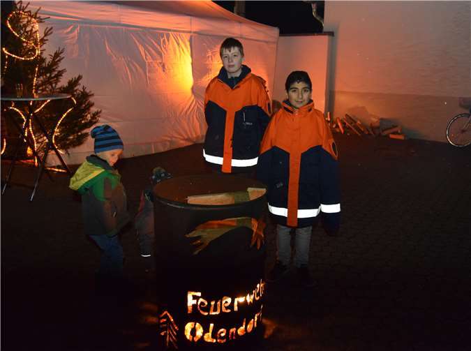 Auch die Jungendfeuerwehr war beim Wintergrillen mit dabei.