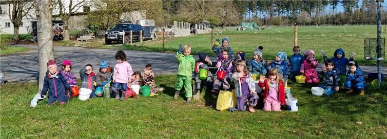 Auch die Kinder aus dem Kindergarten Villa Kunterbunt waren in Wald und Flur unterwegs für eine saubere Umwelt.Quellen: Ortsgemeinde Steimel