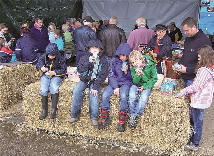 Auch die Kinder hatten sichtlich Spaß beim Ausflug auf den Bauernhof. privat
