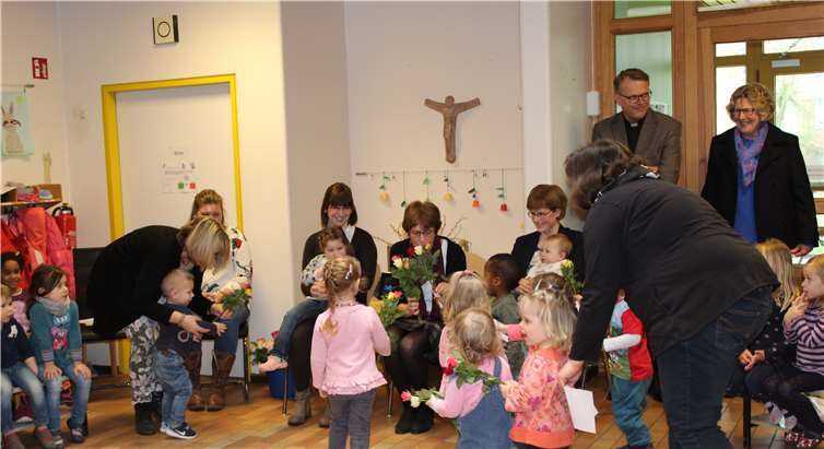 Auch die Kinder verabschiedeten sich herzlich von der Erzieherin. privat