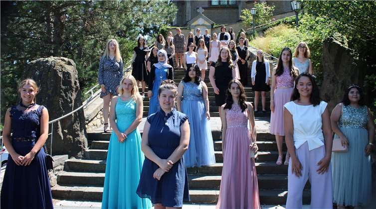 Auch die Klasse 10b versammelte sich zu einem letzten Klassenfoto.