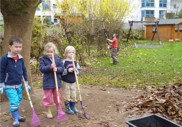 Auch die Kleinen packten tatkräftig mit an. privat